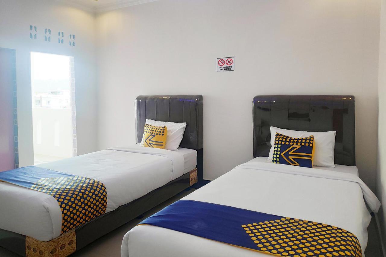 Oyo 2220 Pink'S Guest House Tarutung Екстериор снимка