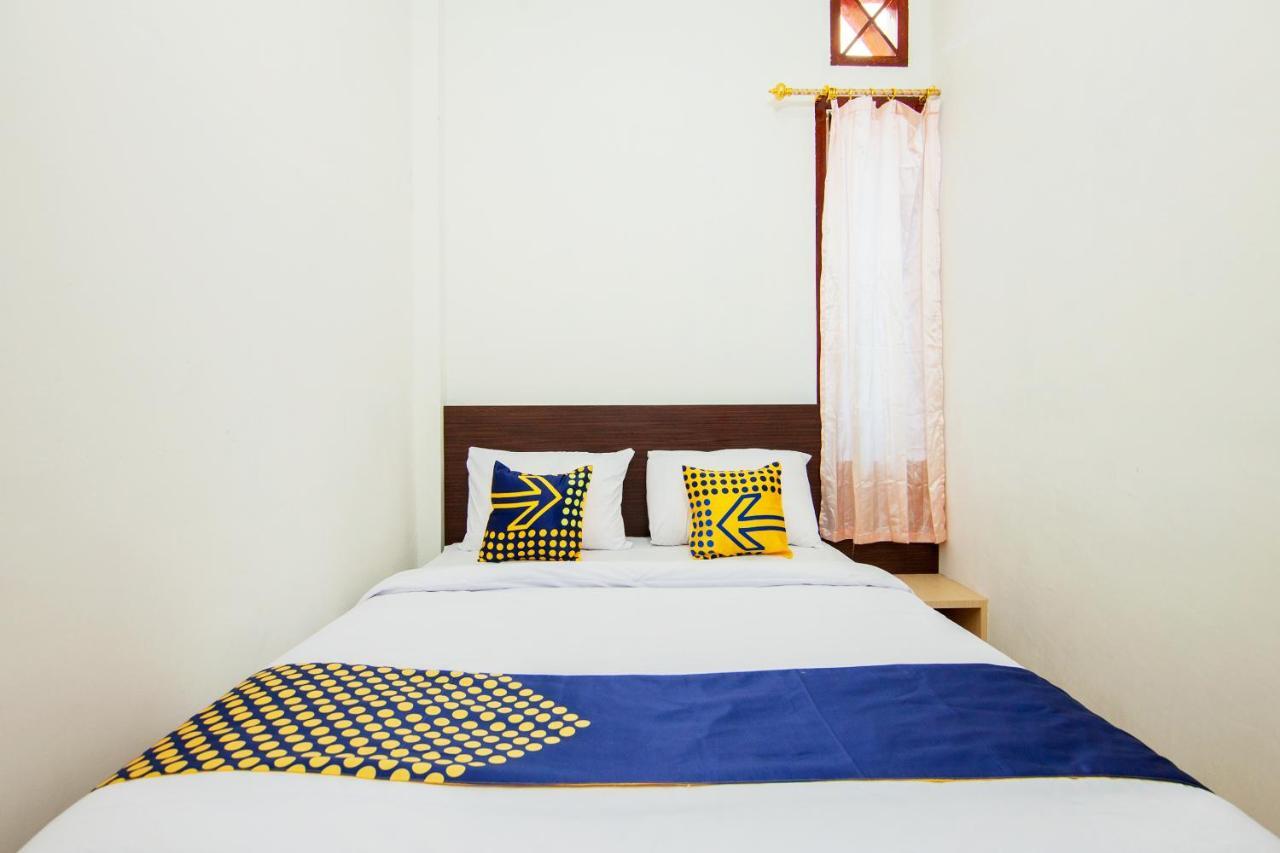Oyo 2220 Pink'S Guest House Tarutung Екстериор снимка