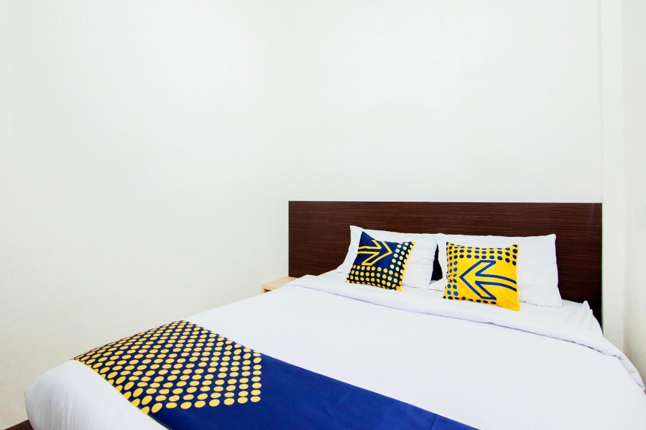 Oyo 2220 Pink'S Guest House Tarutung Екстериор снимка