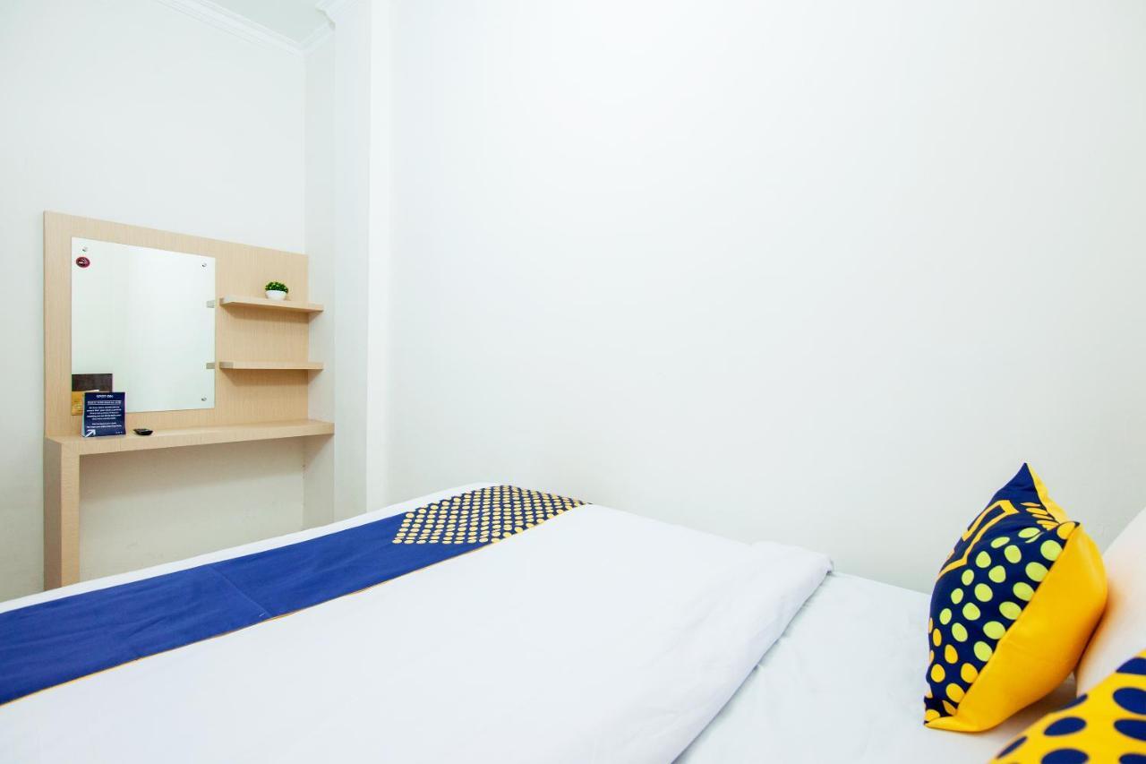 Oyo 2220 Pink'S Guest House Tarutung Екстериор снимка