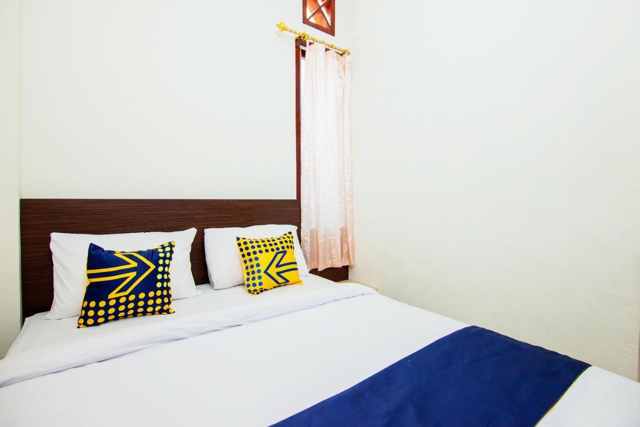 Oyo 2220 Pink'S Guest House Tarutung Екстериор снимка