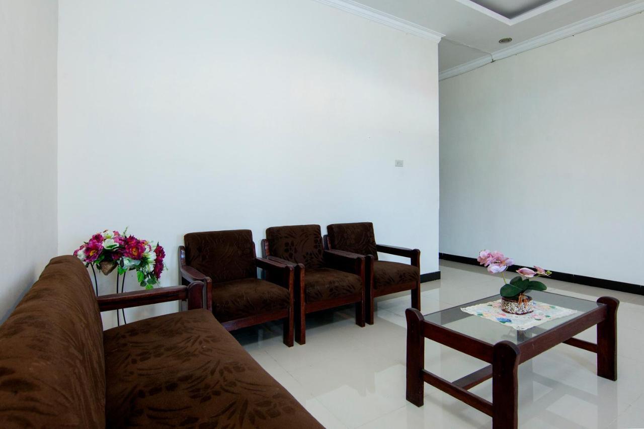 Oyo 2220 Pink'S Guest House Tarutung Екстериор снимка